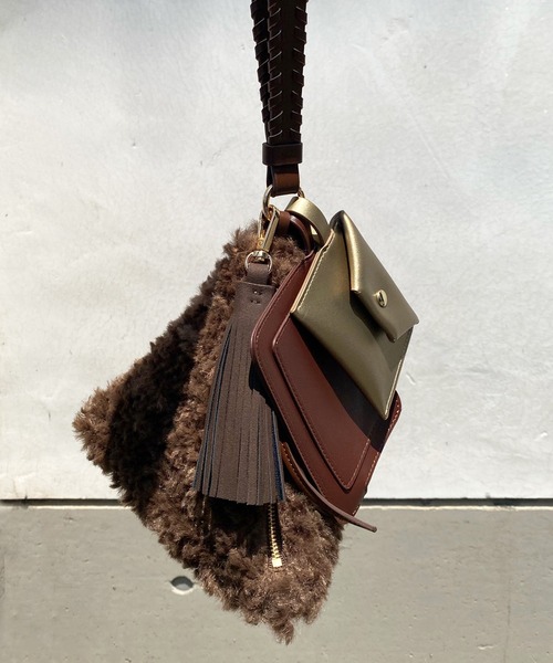 DouDou(ドゥドゥ)の「トライアングルファートリオバッグ(ハンドバッグ・レディース・ベージュ/ブラウン・FREE)」の1枚目の写真