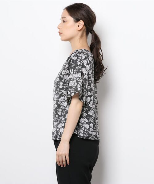Te chichi（テチチ）の「デシンフラワープリント前後2WAYブラウス（シャツ/ブラウス・レディース・ベージュ/ブラック・ﾌﾘ-）」の4枚目の写真