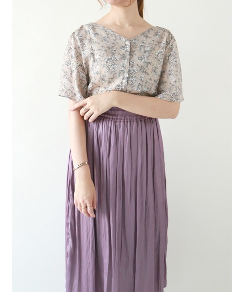 Te chichi（テチチ）の「デシンフラワープリント前後2WAYブラウス（シャツ/ブラウス・レディース・ベージュ/ブラック・ﾌﾘ-）」の2枚目の写真