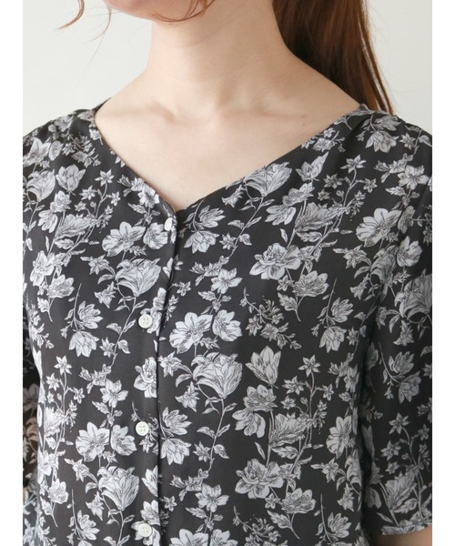 Te chichi（テチチ）の「デシンフラワープリント前後2WAYブラウス（シャツ/ブラウス・レディース・ベージュ/ブラック・ﾌﾘ-）」の14枚目の写真