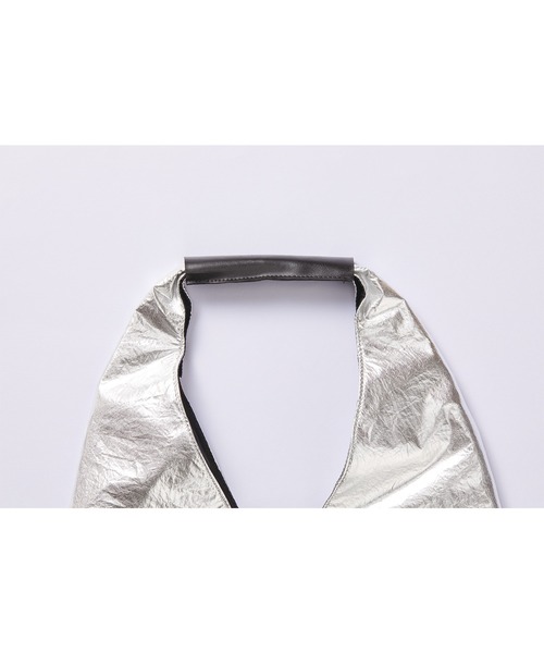 Wpc.(ダブリュピーシー)の「Shiny series シャイニートライアングルバッグ(トートバッグ・レディース・シルバー/ゴールド・FREE)」の3枚目の写真