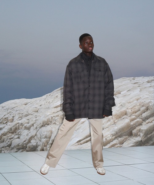 Lui's（ルイス）の「【SILLIS / シリス】ギャバイージーパンツ（スラックス・メンズ・ベージュ/ネイビー・44/46）」の6枚目の写真