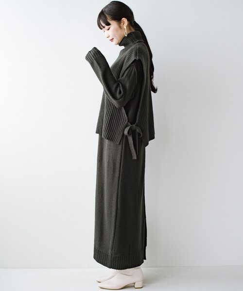 haco!(ハコ)の「【高橋愛さんコラボ】あたたかさも可愛げもこれさえあれば!セットアップでも別々でも楽しめるニットベスト&ワンピース by LOVE&PEACE PROJECT(ワンピース・レディース・グレー/オフホワイト・SMALL/MEDIUM/LARGE/X-LARGE)」の9枚目の写真