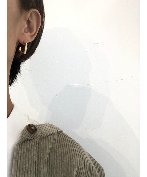 ulu（ウル）の「Square small hoop Pierce（ピアス（両耳用）・レディース・シルバー/ゴールド・FREE）」の9枚目の写真
