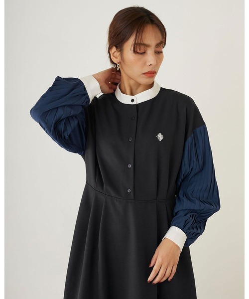 179/WG（イチナナキュウダブルジー）の「袖プリーツクレリックワンピース（ワンピース・レディース・ベージュ/ネイビー/グレー・MEDIUM）」の3枚目の写真