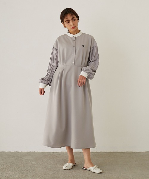 179/WG（イチナナキュウダブルジー）の「袖プリーツクレリックワンピース（ワンピース・レディース・ベージュ/ネイビー/グレー・MEDIUM）」の18枚目の写真