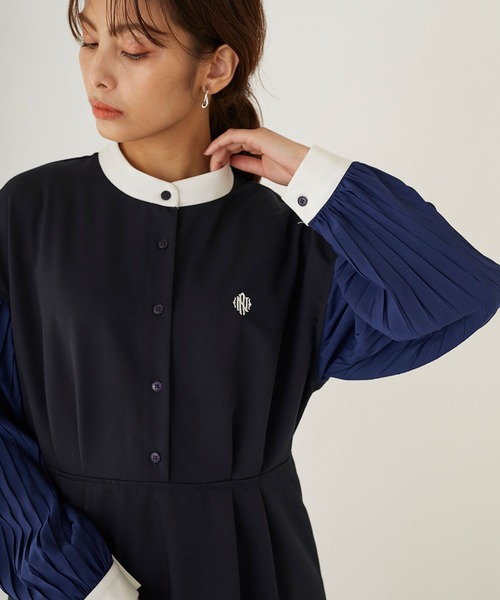 179/WG（イチナナキュウダブルジー）の「袖プリーツクレリックワンピース（ワンピース・レディース・ベージュ/ネイビー/グレー・MEDIUM）」の22枚目の写真