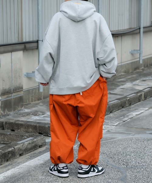 Perushu(ペルーシュ)の「オリジナルビッグロゴフーディ(パーカー・メンズ・カーキ/アイボリー/オレンジ/ライトグレー/サックスブルー・MEDIUM/LARGE)」の15枚目の写真