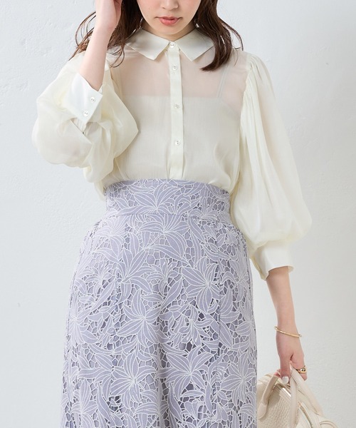 natural couture(ナチュラルクチュール)の「透け感が大人っぽい。ラメシアーボリュームスリーブシャツ(シャツ/ブラウス・レディース・オフホワイト/ブラック/グレー/オレンジ・FREE)」の8枚目の写真