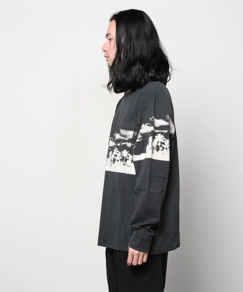 Levi's(リーバイス)の「ヴィンテージポケットロングスリーブTシャツ SURF SCENE(Tシャツ/カットソー・メンズ・ブラック・L/S/M/XL)」の2枚目の写真