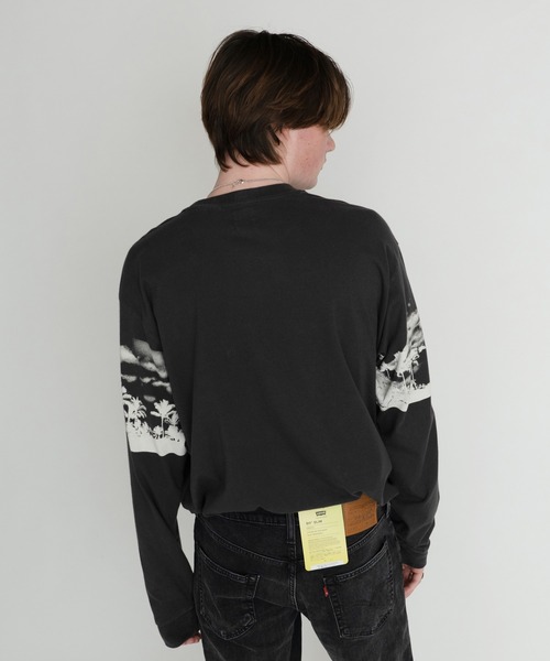 Levi's(リーバイス)の「ヴィンテージポケットロングスリーブTシャツ SURF SCENE(Tシャツ/カットソー・メンズ・ブラック・L/S/M/XL)」の5枚目の写真