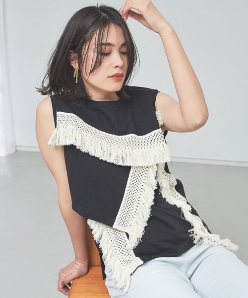 margaux（マルゴー）の「【MARGAUX】ノースリーブフリンジカットソー（Tシャツ/カットソー・レディース・ブラック/ホワイト・フリー）」の2枚目の写真
