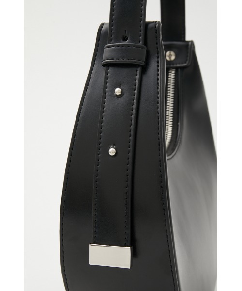 SLY（スライ）の「ENAMEL CIRCLE BAG エナメル サークル バッグ（ショルダーバッグ・レディース・ブラック/ブルー/アイボリー・FREE）」の5枚目の写真