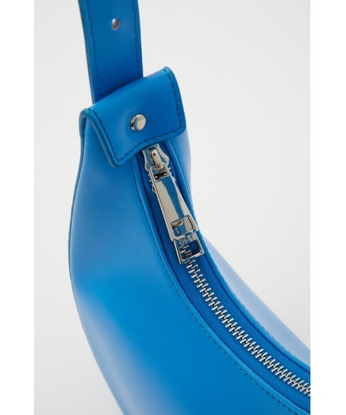 SLY（スライ）の「ENAMEL CIRCLE BAG エナメル サークル バッグ（ショルダーバッグ・レディース・ブラック/ブルー/アイボリー・FREE）」の6枚目の写真