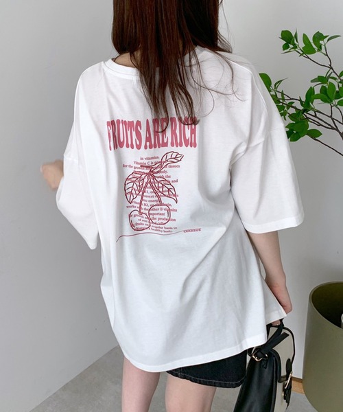 OLIVE des OLIVE(オリーブデオリーブ)の「フルーツビッグTシャツ(Tシャツ/カットソー・レディース・ホワイト/サックスブルー/ピンク/スミクロ・FREE)」の2枚目の写真