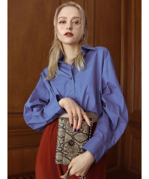 EVRIS（エヴリス）の「クロップドドロストシャツ（シャツ/ブラウス・レディース・ホワイト/ブルー/マスタード・FREE）」の4枚目の写真