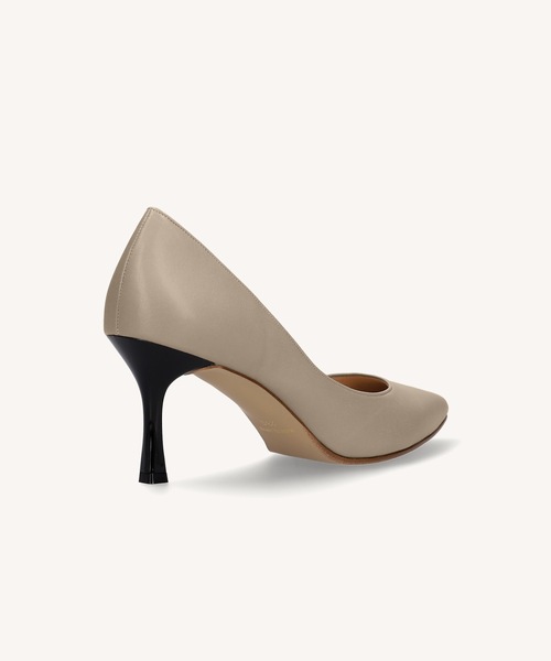 MAMIAN(マミアン)の「ポインテッドトゥ プレーンパンプス (7.0cmヒール)(パンプス・レディース・ブラック/グレイッシュベージュ/レッド・22.0cm/22.5cm/23.0cm/23.5cm/24.0cm/24.5cm)」の12枚目の写真