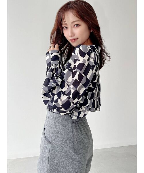 RESEXXY（リゼクシー）の「アールパターンロゴブラウス（シャツ/ブラウス・レディース・ブラック/ブラウン/ブルー/ピンク・FREE）」の19枚目の写真