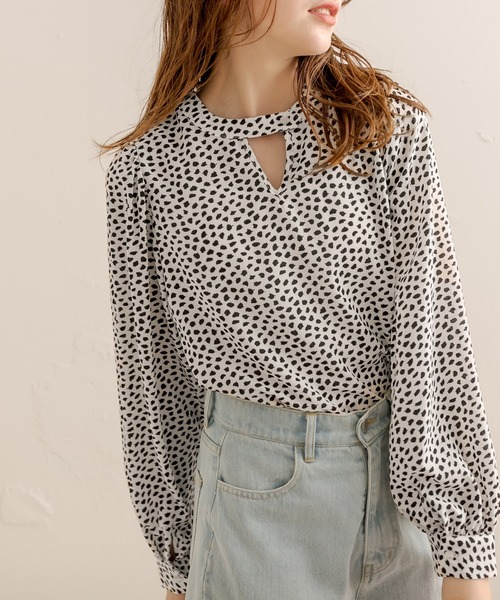 OLIVE des OLIVE（オリーブデオリーブ）の「シアブラウス（シャツ/ブラウス・レディース・ホワイト/オフホワイト/アイボリー・FREE）」の2枚目の写真