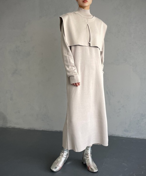 &g'aime（アンジェム）の「【&g’aime】ケープレイヤードニットワンピース/2piece（ワンピース・レディース・ブラック/パープル/グレイッシュベージュ/チャコール・FREE）」の3枚目の写真