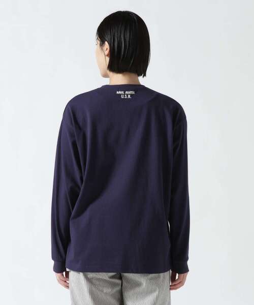 AVIREX（アヴィレックス）の「《直営店限定》TOMCAT CREWNECK L/S T-SHIRT/ トムキャットロングスリーブティーシャツ（Tシャツ/カットソー・レディース・ネイビー/ピンク系その他3/ホワイト系2・F）」の17枚目の写真