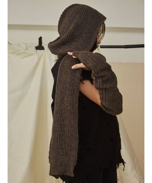 EMODA（エモダ）の「【VEQUM】SHAGGY KNIT MUFFLER（マフラー・レディース・ブラック/ネイビー・FREE）」の11枚目の写真