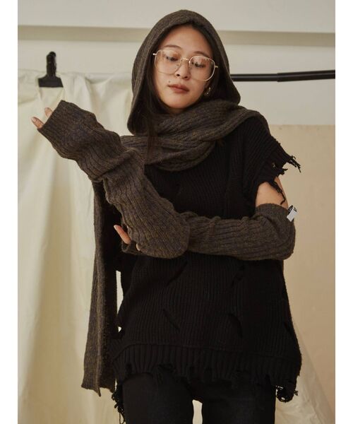 EMODA（エモダ）の「【VEQUM】SHAGGY KNIT MUFFLER（マフラー・レディース・ブラック/ネイビー・FREE）」の5枚目の写真