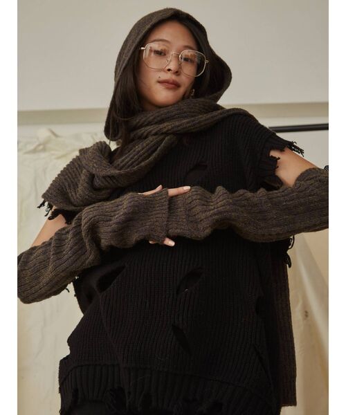 EMODA（エモダ）の「【VEQUM】SHAGGY KNIT MUFFLER（マフラー・レディース・ブラック/ネイビー・FREE）」の7枚目の写真