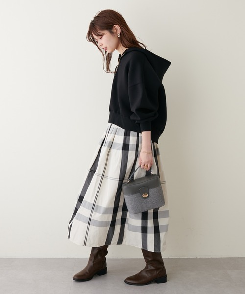 natural couture（ナチュラルクチュール）の「しっとり大人っぽい/ハーフジップダンボールショート丈プルパーカー（パーカー・レディース・ベージュ/オフホワイト/ブラウン/ブラック・FREE）」の20枚目の写真