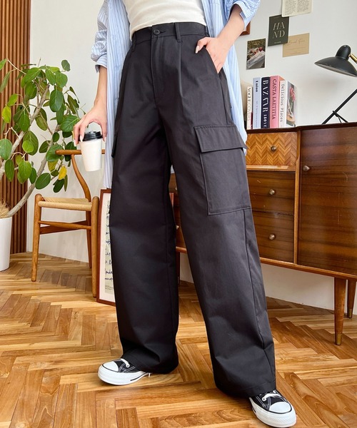 moment+（モーメントプラス）の「【累計販売枚数２万枚突破！】タック入りセミワイドカーゴパンツ（カーゴパンツ・レディース・カーキ/ブラック/オフホワイト/アイボリー・M/L/S）」の5枚目の写真