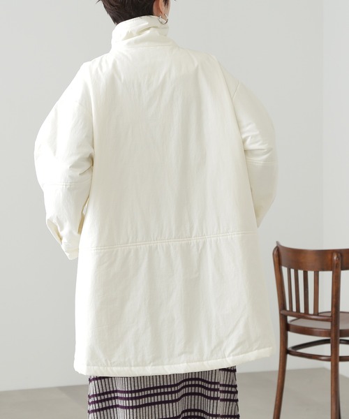N.(N. Natural Beauty Basic)(エヌエヌナチュラルビューティーベーシック)の「◆モンスターナイロンミディコート(ブルゾン・レディース・オフホワイト/ライラック・MEDIUM)」の5枚目の写真