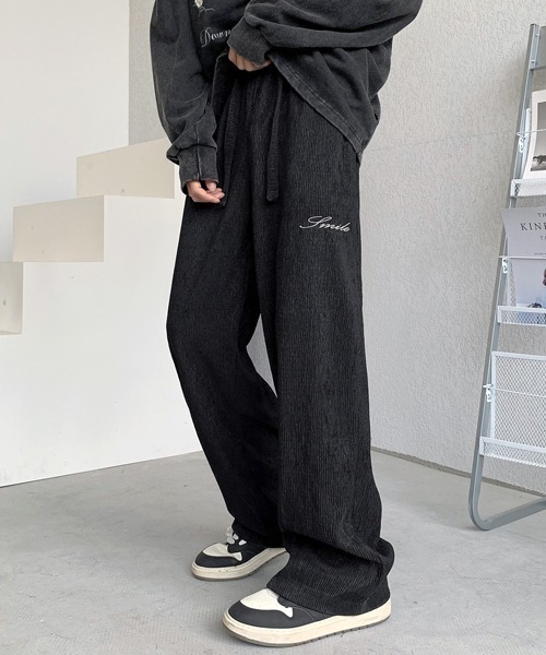 FVLMEN(フルメン)の「【FVLMEN】onepoint embroidery relax Pants/ワンポイント 刺繍 リラックス パンツ(その他パンツ・メンズ・アイボリー/ブラウン/ブラック・MEDIUM/LARGE/X-LARGE)」の3枚目の写真