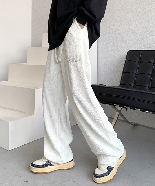 FVLMEN(フルメン)の「【FVLMEN】onepoint embroidery relax Pants/ワンポイント 刺繍 リラックス パンツ(その他パンツ・メンズ・アイボリー/ブラウン/ブラック・MEDIUM/LARGE/X-LARGE)」の4枚目の写真