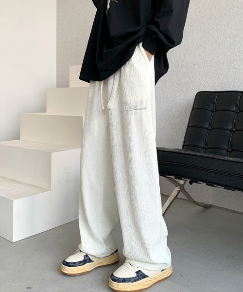 FVLMEN(フルメン)の「【FVLMEN】onepoint embroidery relax Pants/ワンポイント 刺繍 リラックス パンツ(その他パンツ・メンズ・アイボリー/ブラウン/ブラック・MEDIUM/LARGE/X-LARGE)」の5枚目の写真