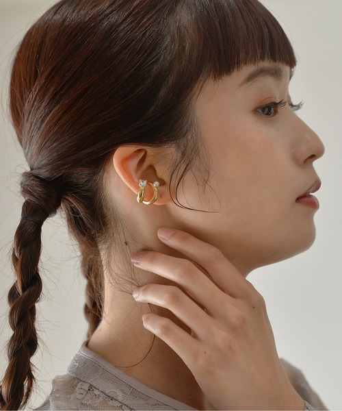 Kana（カナ）の「ダブル メタル ビジュー×パール 結婚式 お呼ばれ イヤーカフ（イヤーカフ・レディース・ゴールド/シルバー・フリー）」の4枚目の写真