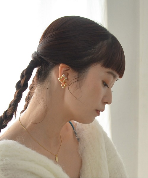 Kana（カナ）の「ダブル メタル ビジュー×パール 結婚式 お呼ばれ イヤーカフ（イヤーカフ・レディース・ゴールド/シルバー・フリー）」の7枚目の写真
