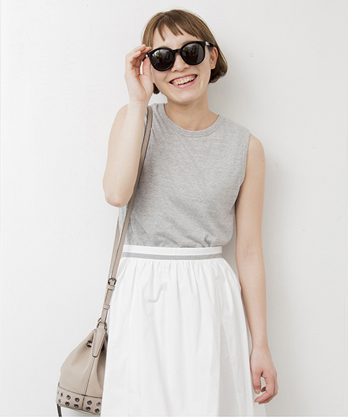 Demi-Luxe BEAMS（デミルクス ビームス）の「【CLASSY.8月号掲載】Demi-Luxe BEAMS / 天竺 ノースリーブ Tシャツ（Tシャツ/カットソー・レディース・ホワイト/ライトグレー/ライトブルー/ネイビー・ONE SIZE）」の3枚目の写真