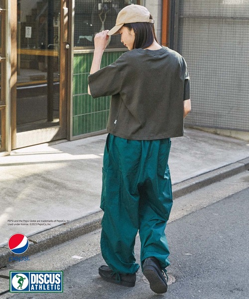 PEPSI(ペプシ)の「【DISCUS ATHLETIC×PEPSI】コラボ ヴィンテージライク ロゴ刺繍/かすれプリント クロップド丈 半袖クルーネックTシャツ(Tシャツ/カットソー・レディース・ブラック系3/ホワイト系3/ブラック系2/ホワイト系2/ブラック系1/ホワイト系1・M)」の20枚目の写真