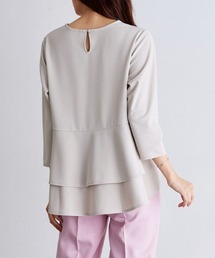 バックフレアデザインTブラウス