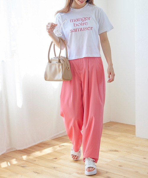 Isn't She?(イズントシー)の「ロゴクロップドTシャツ(Tシャツ/カットソー・レディース・ベージュ/オフホワイト/ネイビー・FREE)」の9枚目の写真