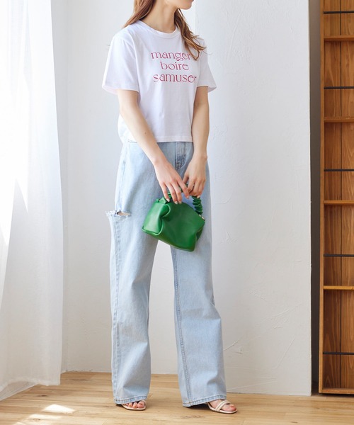 Isn't She?(イズントシー)の「ロゴクロップドTシャツ(Tシャツ/カットソー・レディース・ベージュ/オフホワイト/ネイビー・FREE)」の7枚目の写真
