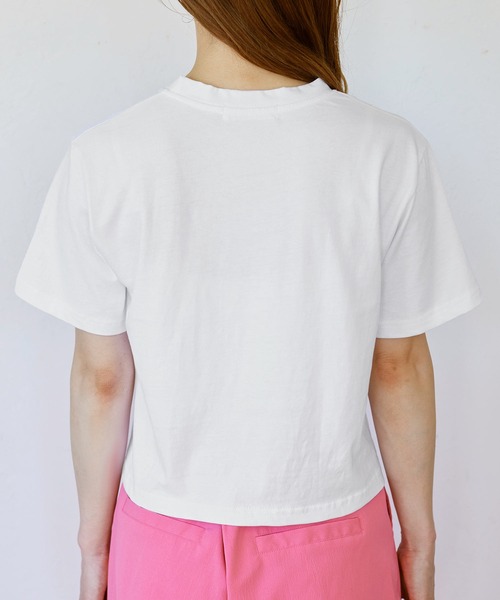 Isn't She?(イズントシー)の「ロゴクロップドTシャツ(Tシャツ/カットソー・レディース・ベージュ/オフホワイト/ネイビー・FREE)」の13枚目の写真