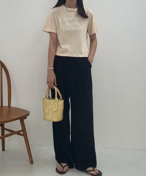 Isn't She?(イズントシー)の「ロゴクロップドTシャツ(Tシャツ/カットソー・レディース・ベージュ/オフホワイト/ネイビー・FREE)」の18枚目の写真