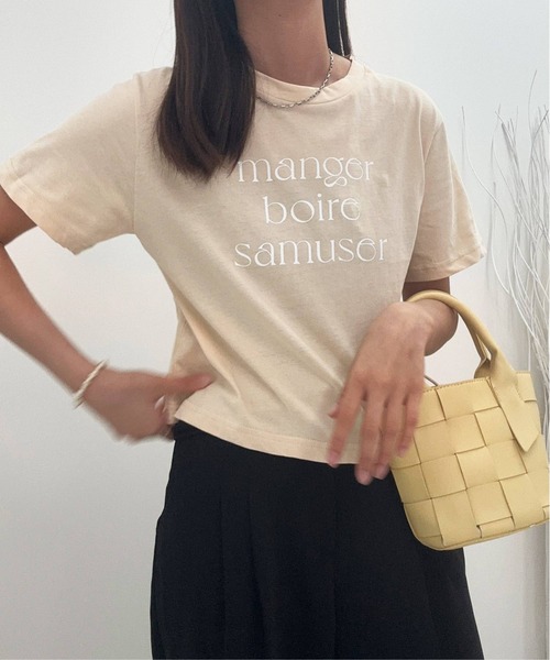 Isn't She?(イズントシー)の「ロゴクロップドTシャツ(Tシャツ/カットソー・レディース・ベージュ/オフホワイト/ネイビー・FREE)」の20枚目の写真