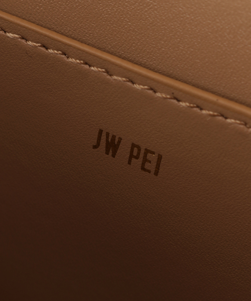 La TOTALITE(ラトータリテ)の「【JW PEI/ジェイダブリュー ペイ】Joy Bag(ショルダーバッグ・レディース・ベージュ/ホワイト・FREE)」の13枚目の写真