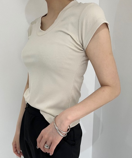 Jewelobe（ジュエローブ）の「UネックTシャツ（Tシャツ/カットソー・レディース・ホワイト/ブラウン/ベージュ/杢グレー/ブラック・FREE）」の5枚目の写真