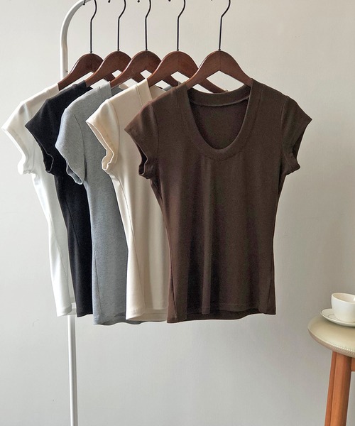 Jewelobe（ジュエローブ）の「UネックTシャツ（Tシャツ/カットソー・レディース・ホワイト/ブラウン/ベージュ/杢グレー/ブラック・FREE）」の4枚目の写真