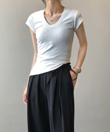 UネックTシャツ