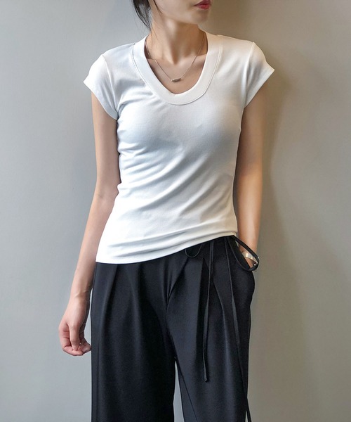 Jewelobe（ジュエローブ）の「UネックTシャツ（Tシャツ/カットソー・レディース・ホワイト/ブラウン/ベージュ/杢グレー/ブラック・FREE）」の15枚目の写真