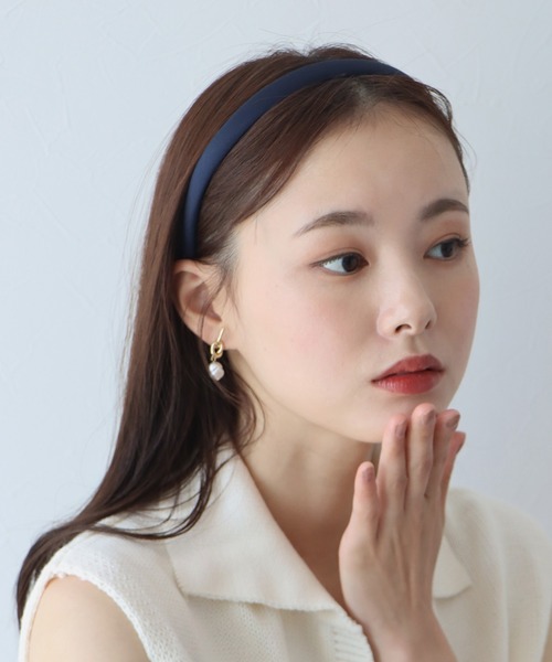 BLUEEAST（ブルーイースト）の「サテンタイトカチューシャ（カチューシャ・レディース・ベージュ/ネイビー/ブラック・FREE）」の3枚目の写真